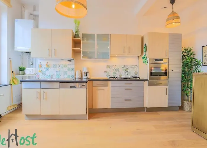 La Porte Verte, Superbe Triplex 16P