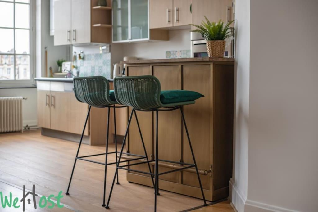 La Porte Verte, Superbe Triplex 16p