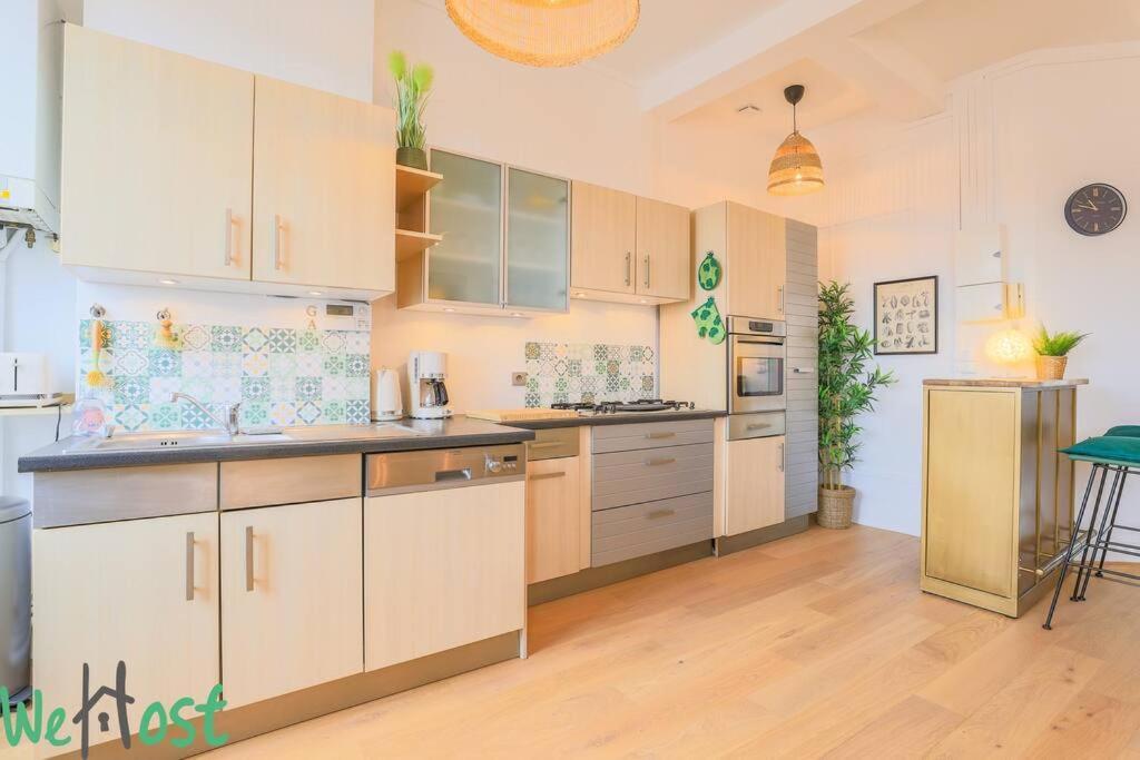 La Porte Verte, Superbe Triplex 16p